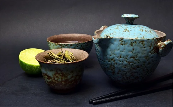 泡虫の泡は駆除不要！芝生にできる泡の正体と放っておくべき理由